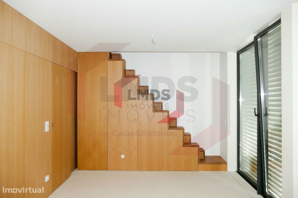 Venda de Apartamento T0+1 Duplex Novo à Casa de Saúde da Boavista