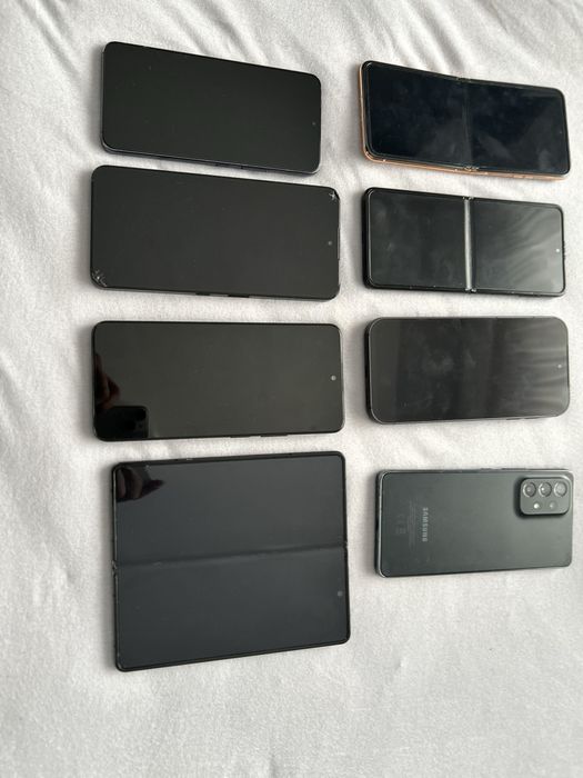 Motorola razr Samsung flip