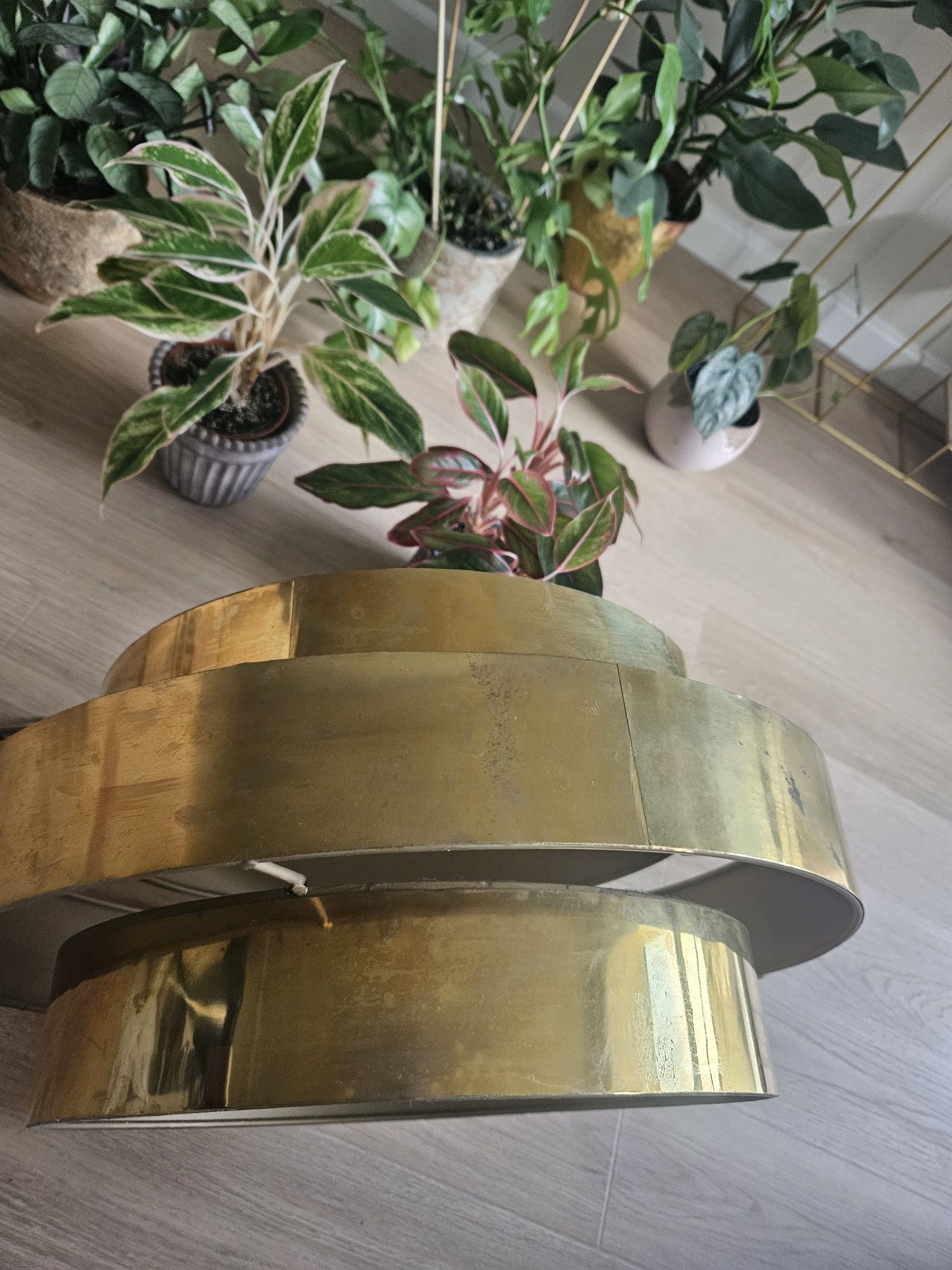 Lampa sufitowa wisząca żyrandol metal westwing złota mosiądz vintage