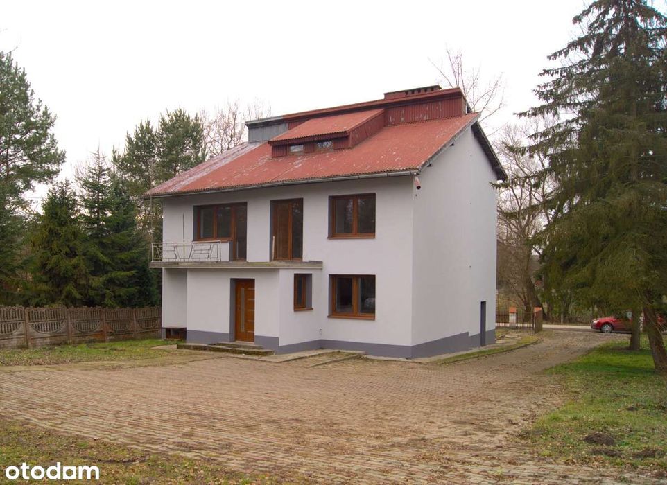 Dom do wykończenia, z dużym budynkiem gospodarczym i sadem