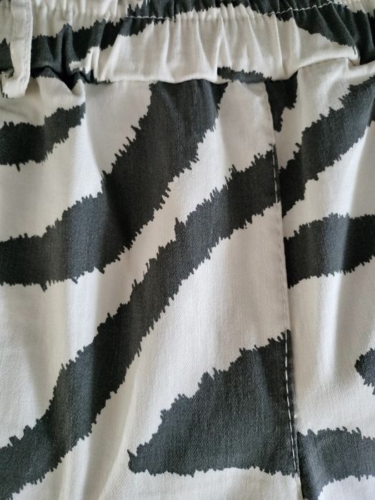 Spodnie zebra elastyczne 44-46