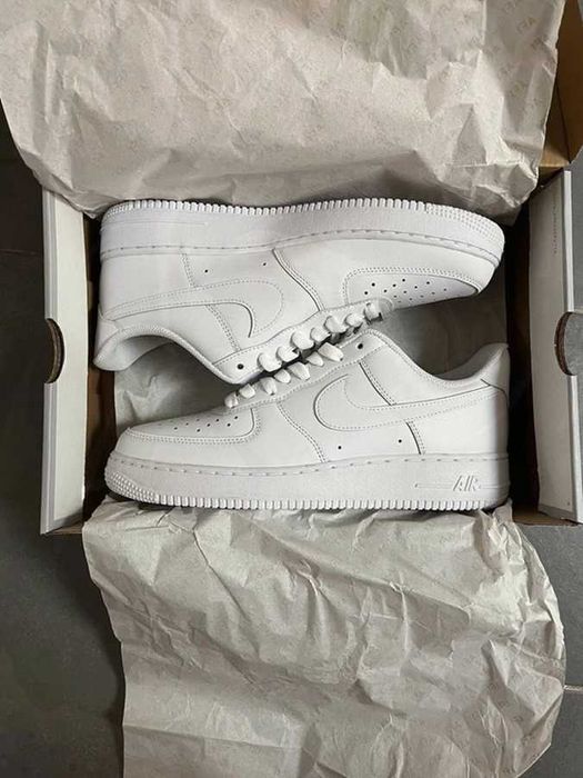 Buty damskie Nike w rozmiarze 38, w zestawie pudełko po butach