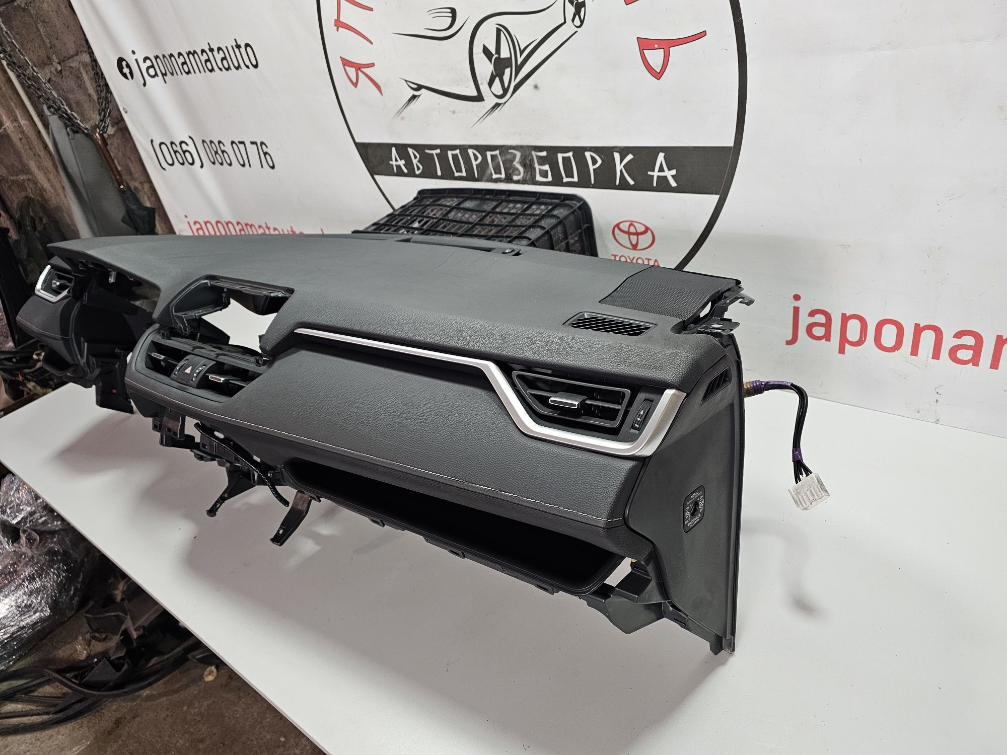 Торпедо панель консоль AIR BAG Toyota RAV 4 XA50 2018 -
