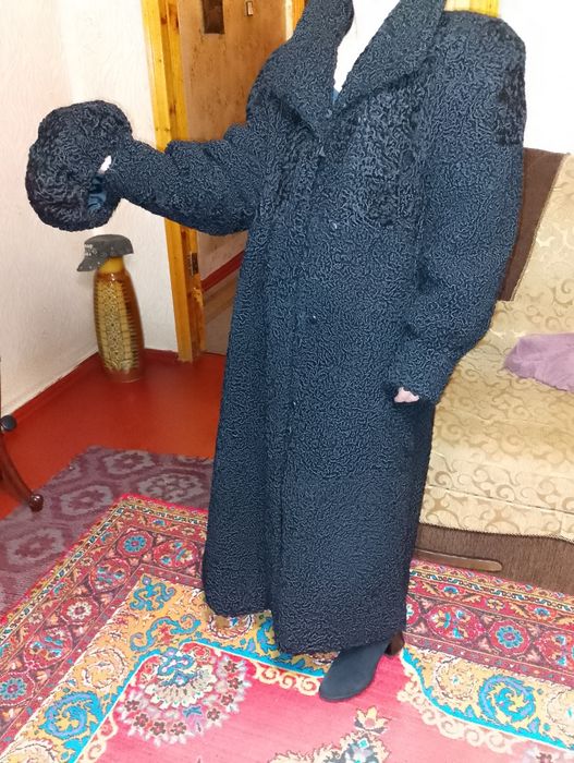 Шуба і шапка каракуль
