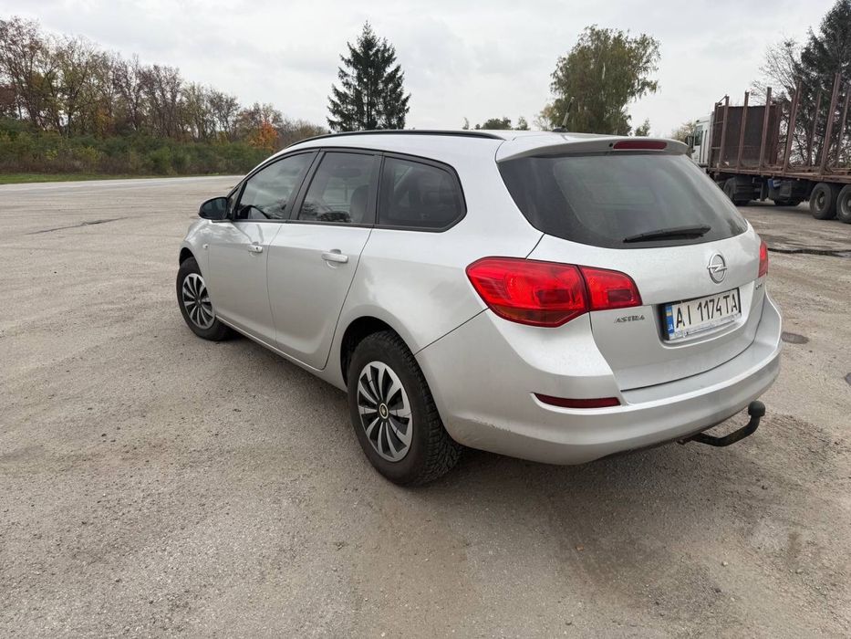 Продам opel astra j можна під виплату