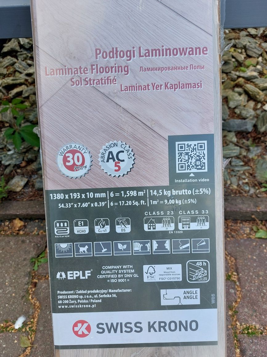 Panele podłogowe Swiss Krono AC5 10 mm – 1,6 m² – nowa paczka