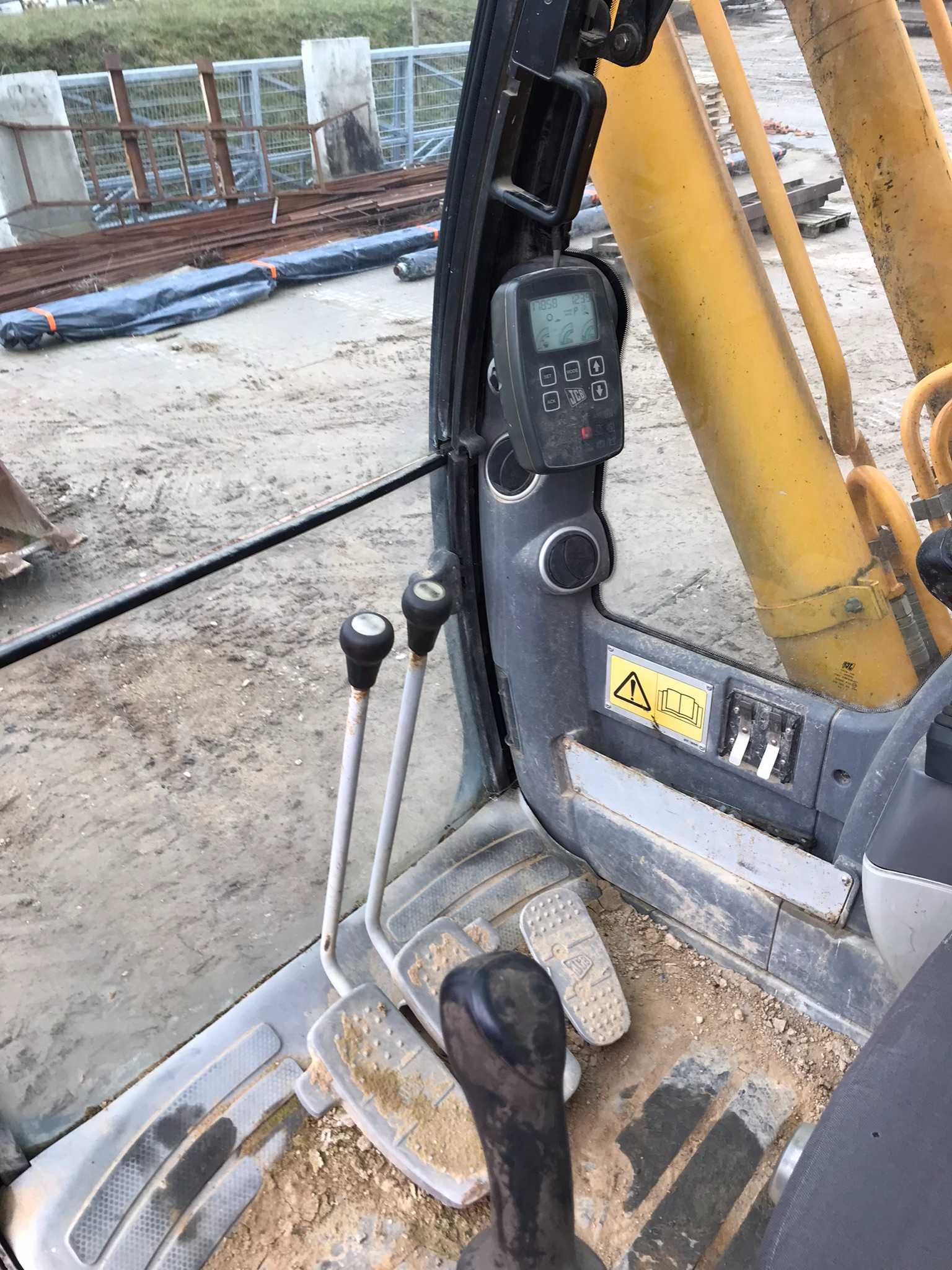Koparka JCB JS200 LC
