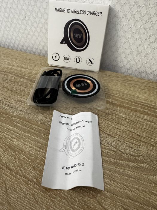 Магнітний бездротовий зарядний пристрій (Magnetic Wireless Charger)