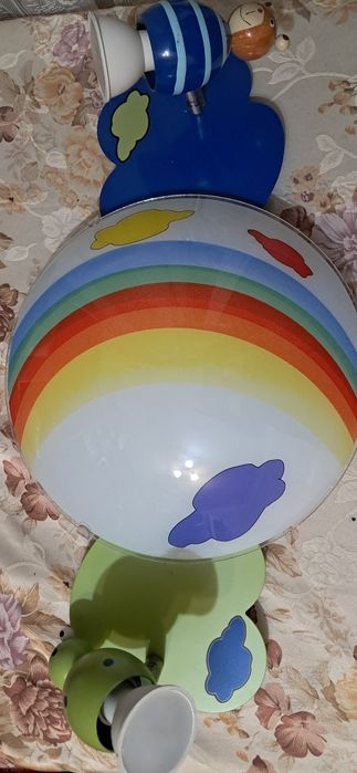 Люстра в дитячу,з однієї лампочкою та двома допоміжними
