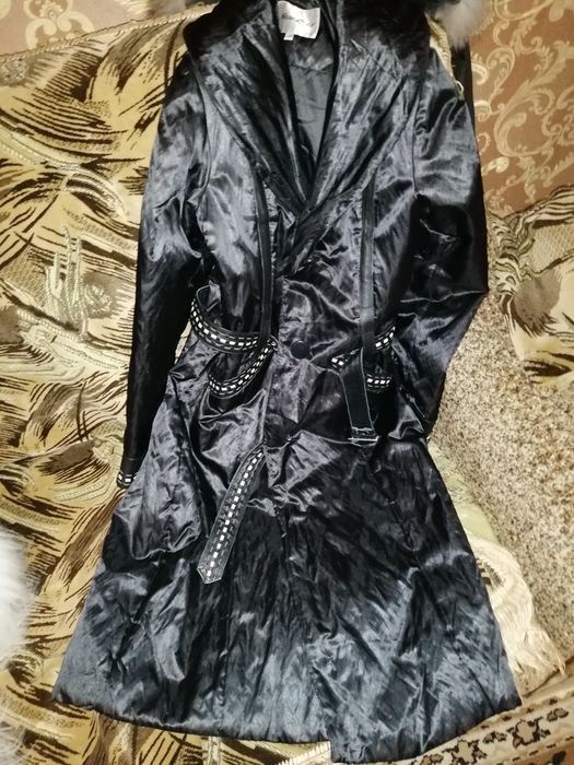 Зимове тепле пальто оздоблене хутром