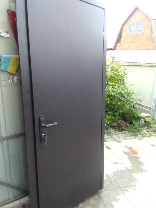 Продаю металеві двері 95- 205  ПРАВІ стан як нові