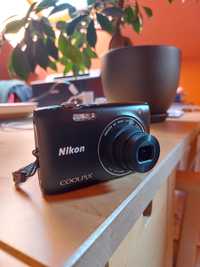 Aparat Nikon Coolpix S3100, ładowarka, etui