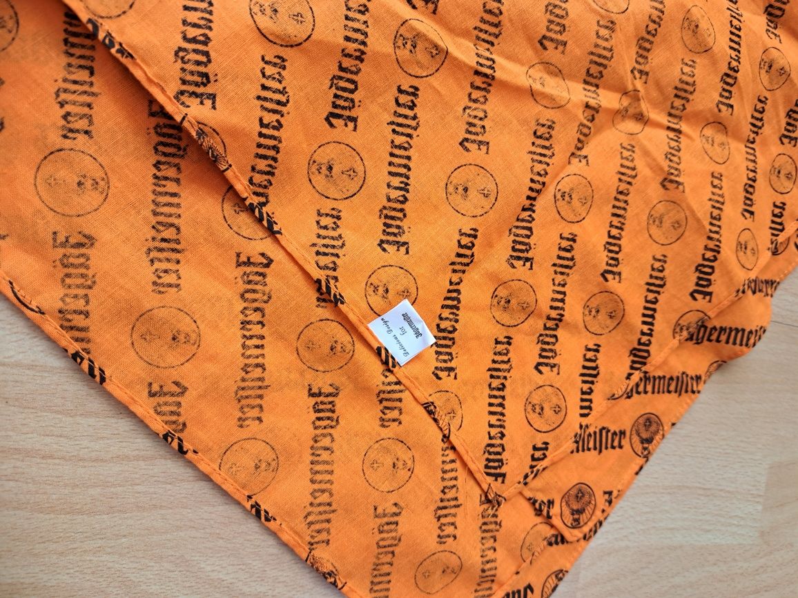 Piękna pomarańczowo-czarna Husta Jagermeister kolekcja bandana narzuta