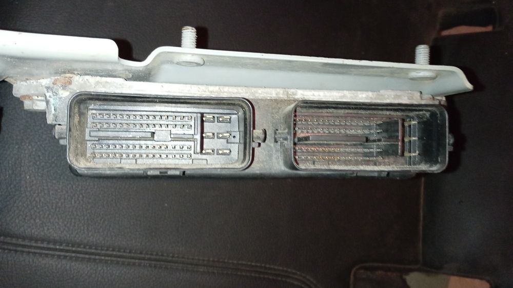 Блок керування двигуна на Mitsubishi Colt