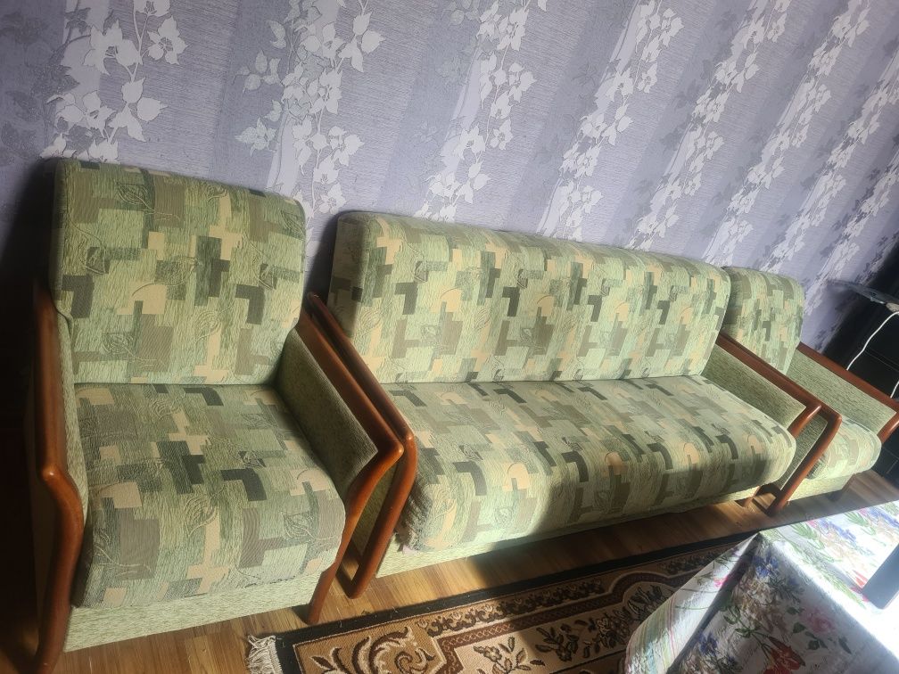 Меблевий гарнітур - диван та два крісла