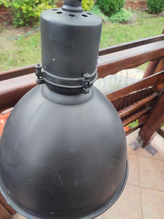 Metalowe lampy wiszące