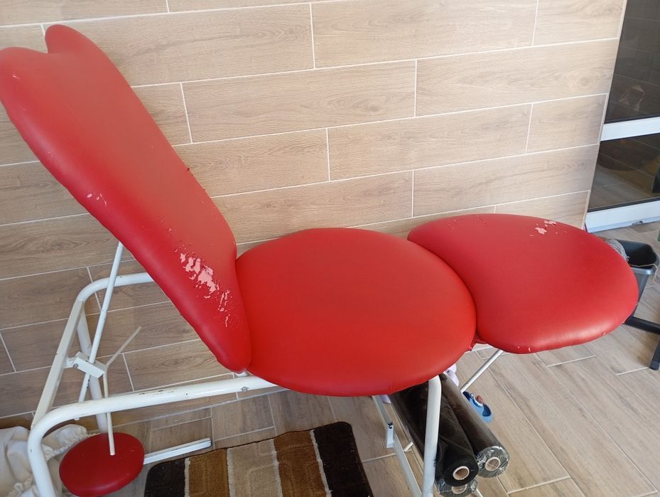 Кушетка косметологічна/ педикюрне крісло