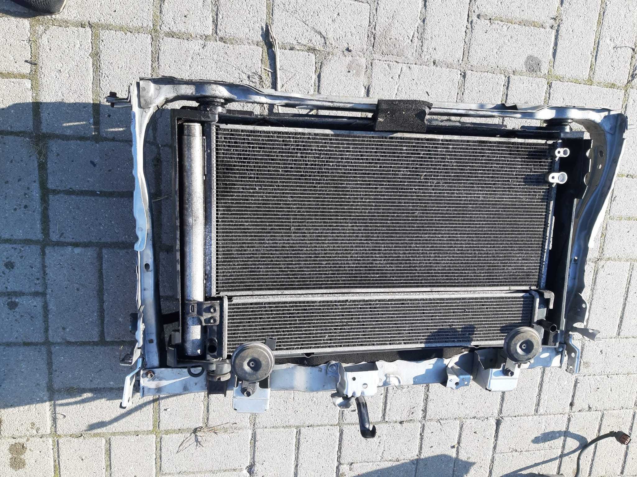 Toyota Prius 1.8 hybryda pas przedni kompletny