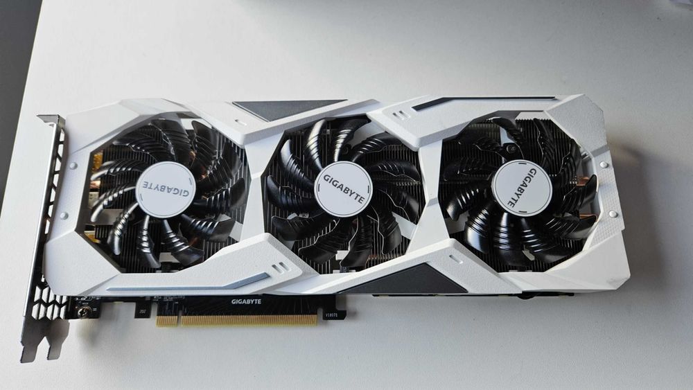 RTX 2060 SUPER Gigabyte Gaming OC white