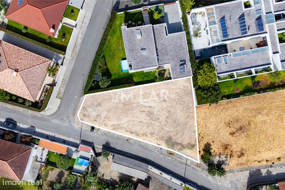 Terreno para moradia individual em Alvito (S. Pedro), Barcelos