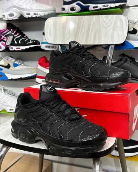 "Buty damskie Trampki"Nike_Air_Max_TN_Plus_czarny R.45