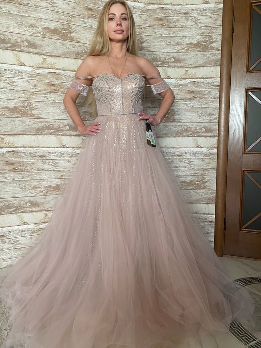 Хвастаюся сукнею