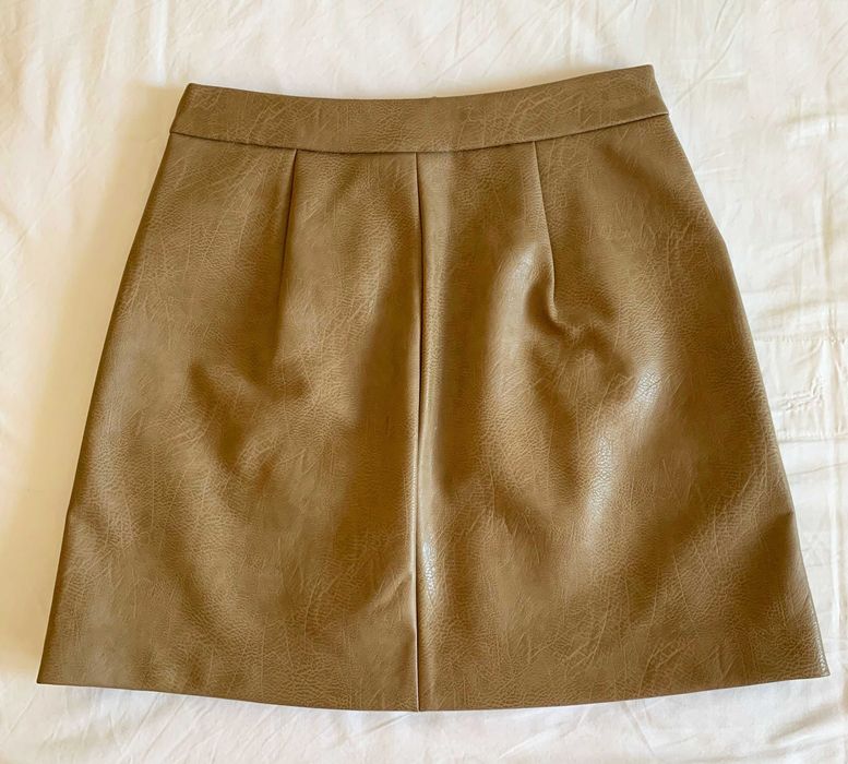 Minissaia em napa bege. NOVA (com etiqueta)