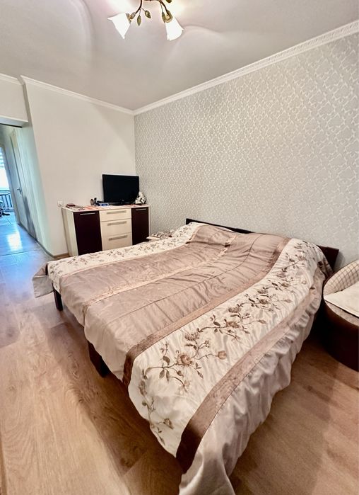 Продаж затишної 2 кімнатної квартири на Митниці