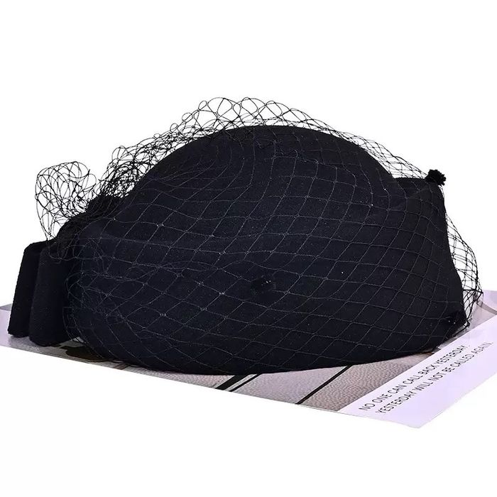 Фетровая шляпка таблетка с вуалью