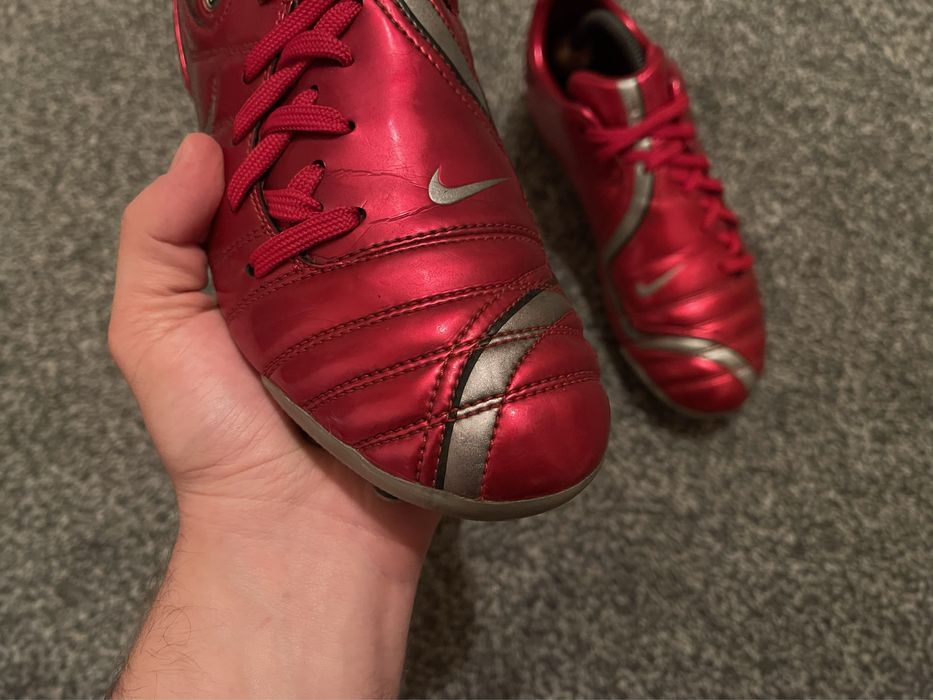 Czerwony buty do piłki nożnej Nike Total 90 Supremacy model 2006