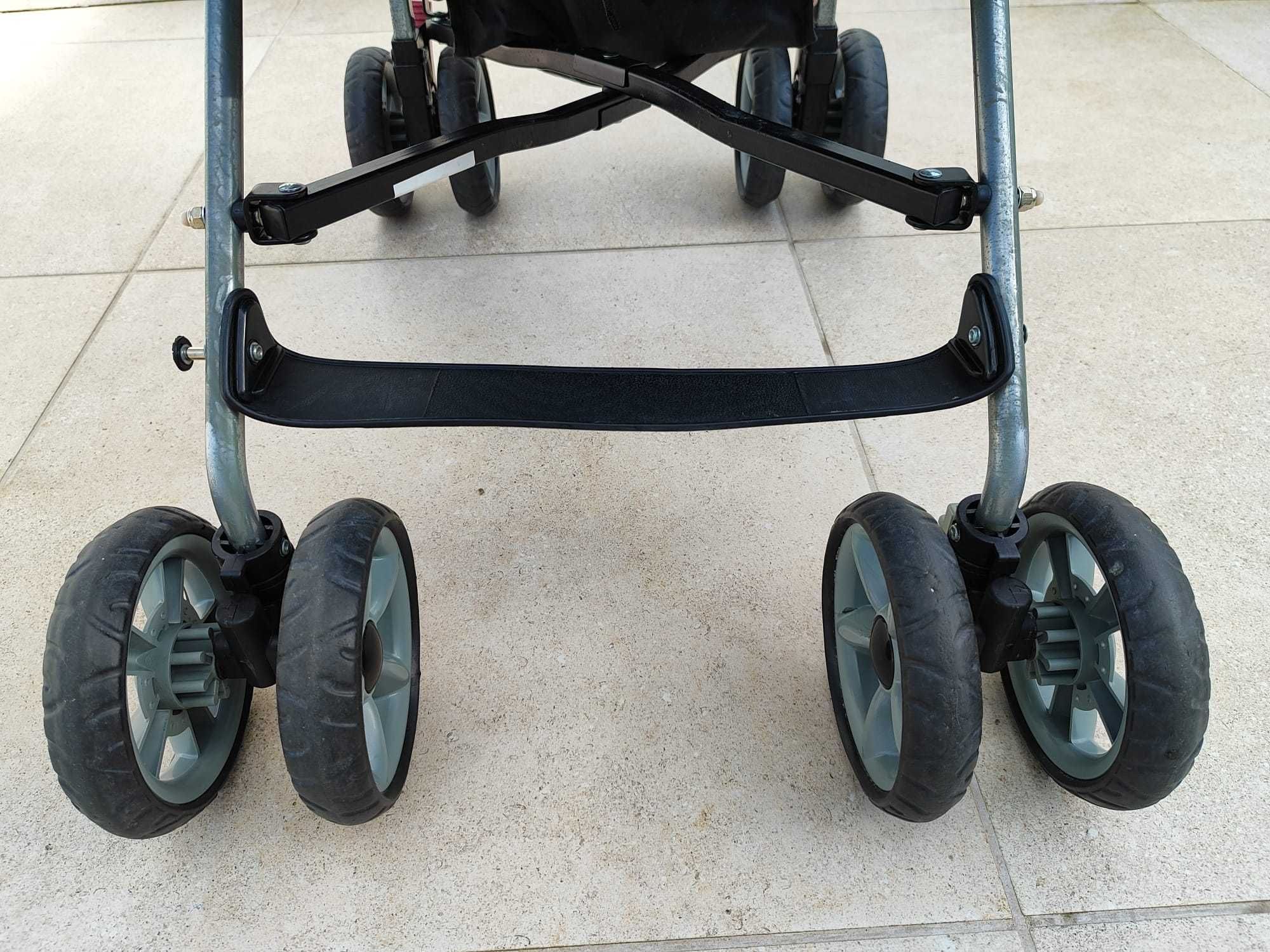 Passeios felizes começam com um carrinho de bebé assim!