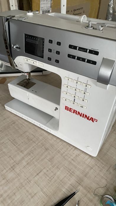 Швейна машинка Bernina B330