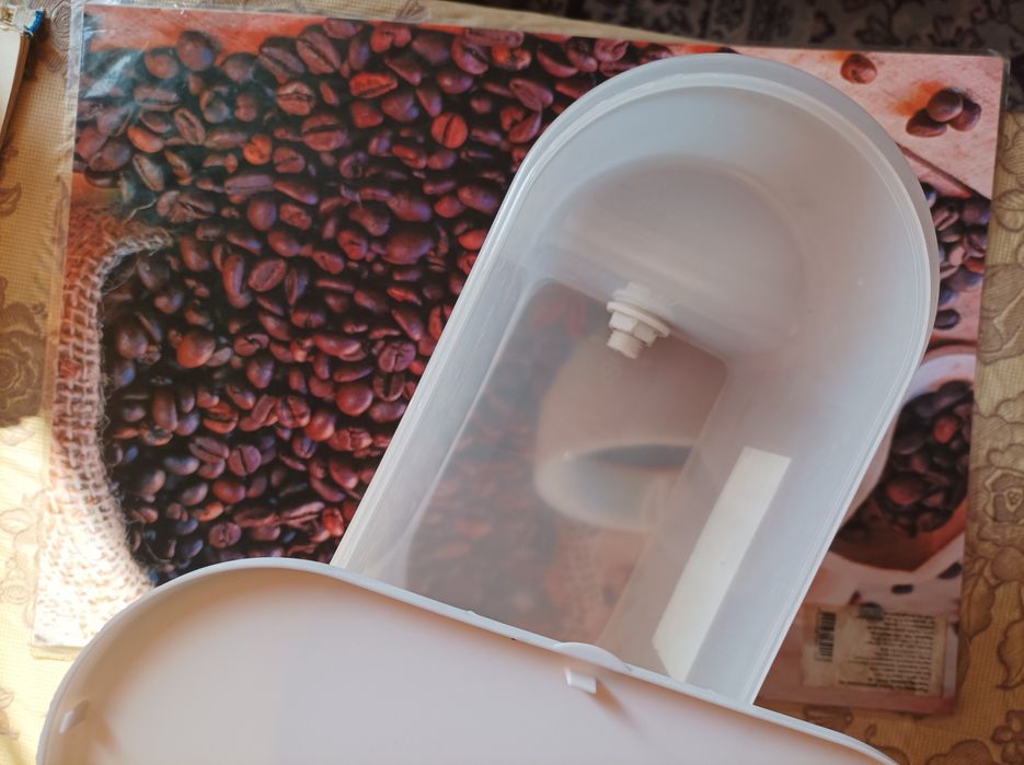 Контейнер с краником для холодильника