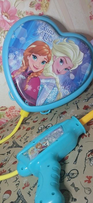 Водяний пістолет з ємкістю