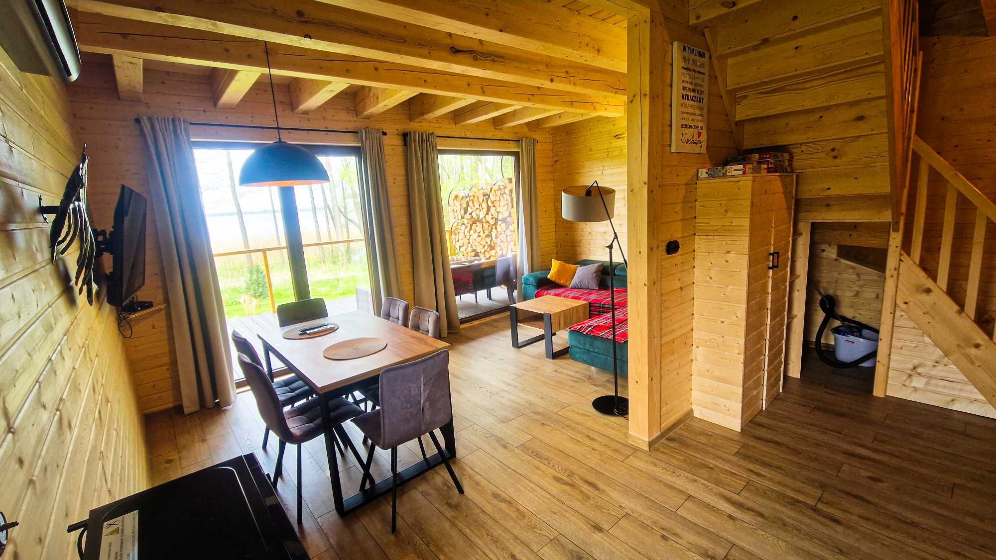 Domek nad jeziorem z linią brzegową Mazury OKAZAJ