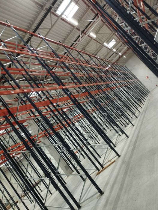 Regały magazynowe , wyposażenie magazynu