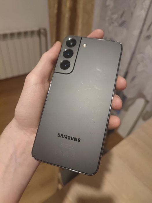 Samsung S22 5G 8/128 stan BDB, powerbank, 2x etui,  OPIS