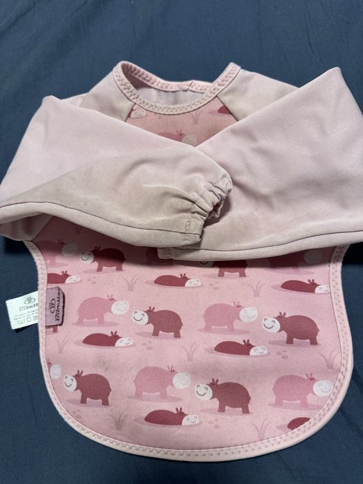 Bibetta Śliniaczek neoprenowy z rękawami Hippo