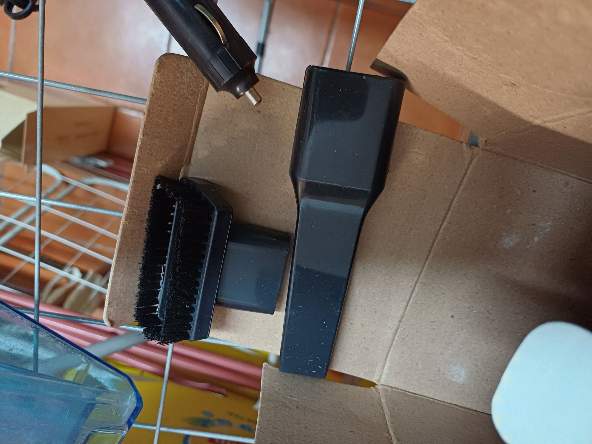 Aspirador de Mão para Carro com Fio Plug Isqueiro (120 W - 12 V)