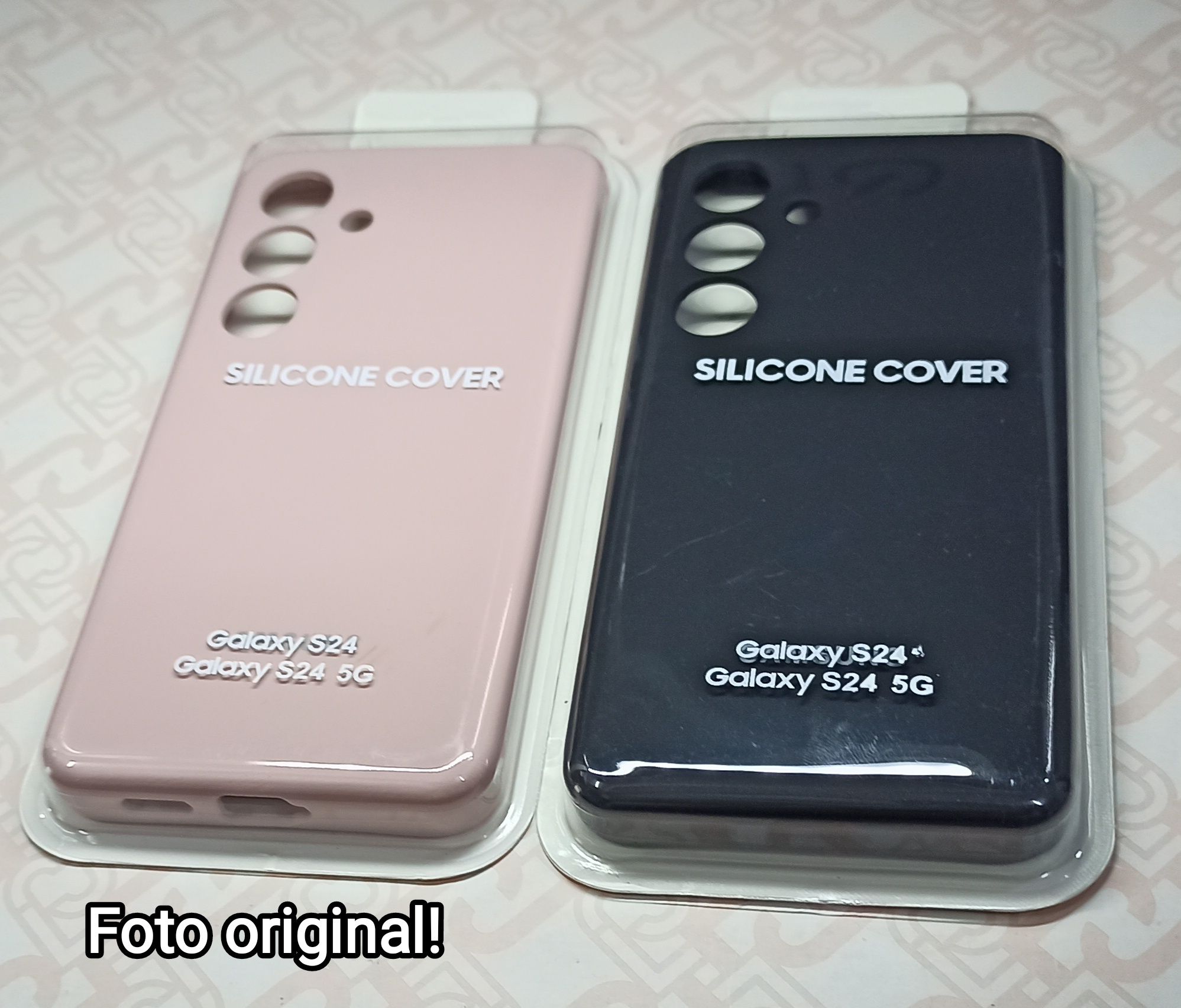 Capa Soft P/ Samsung Galaxy S24 -Preto/Rosa Areia-Nova- C/ Caixa