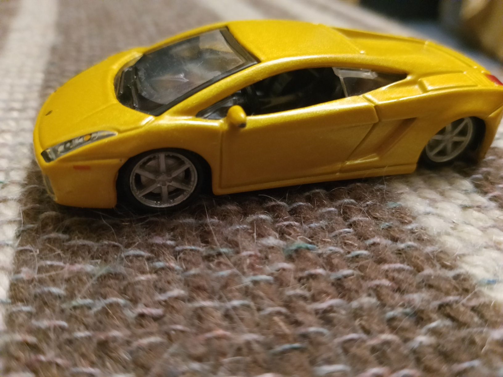 Модель машинки Burago Lamborghini