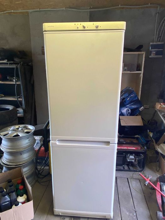 Холодильник Privileg 300 літрів 2 компресори