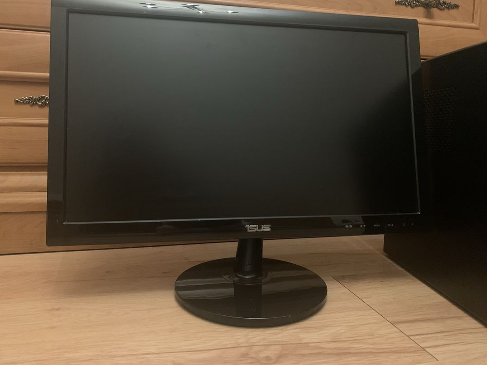 Komputer Dell Vostro 3710 + monitor Asus.