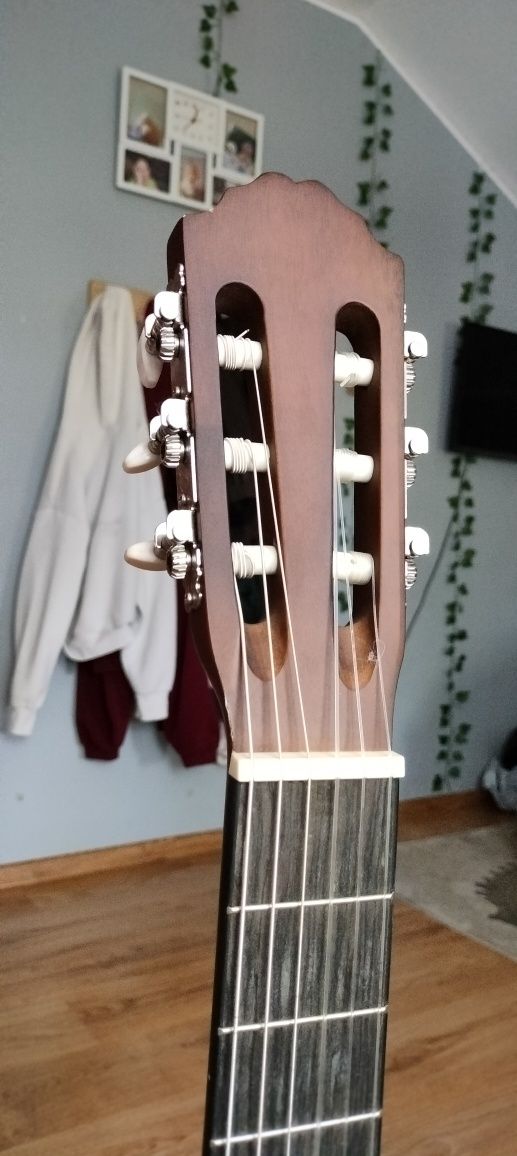 Gitara akustyczna 4/4