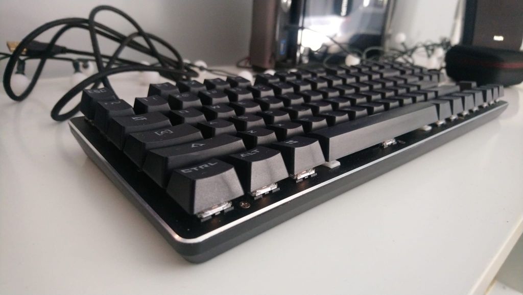 Klawiatura gamingowa podświetlana RGB Hykker + Myszka Logitech Bezprz