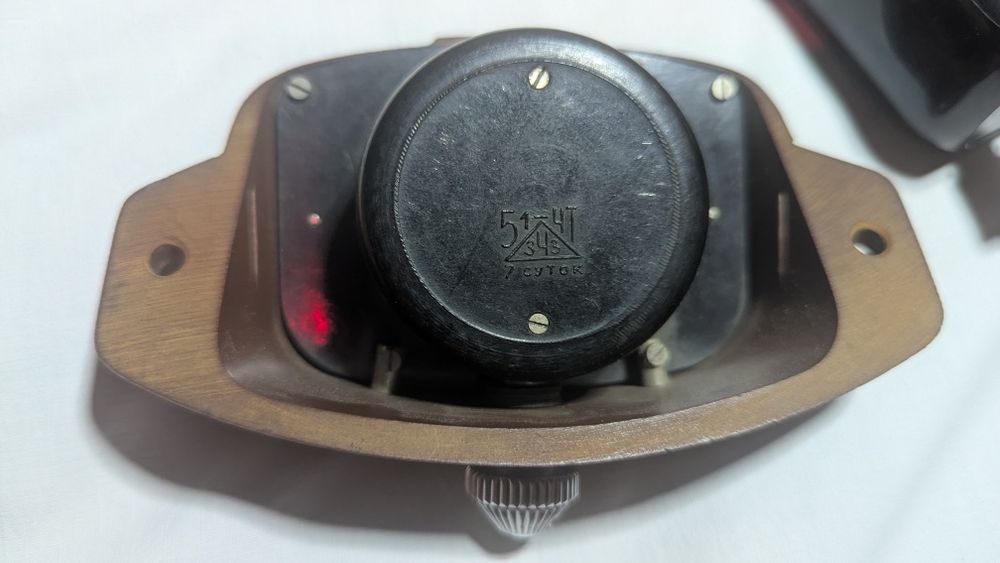 Продам часы автомобильные . Для марки авто "Москвич"