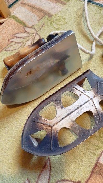 Stare zelazko dzialajace z PRL