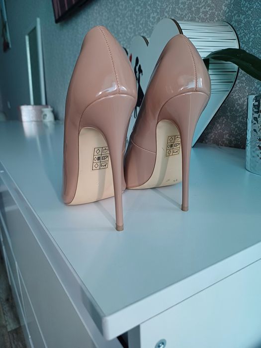 Туфлі жіночі бежевого кольору