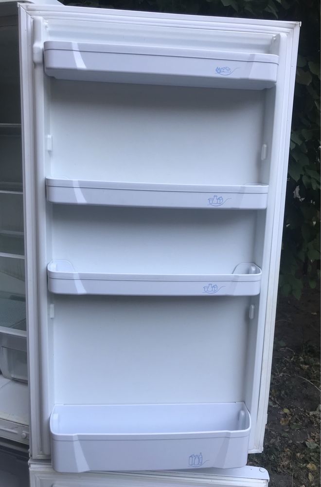 Ящики, полички, терморегулятор для холодильника indesit SB200.027