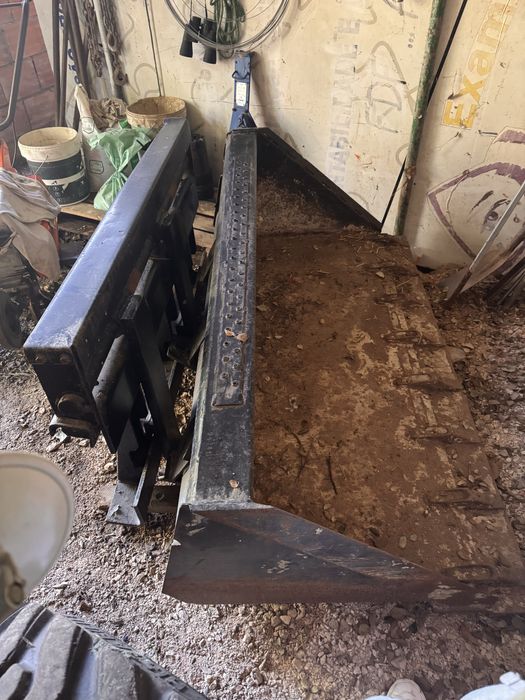 Mini pa carregadora Mustang 940